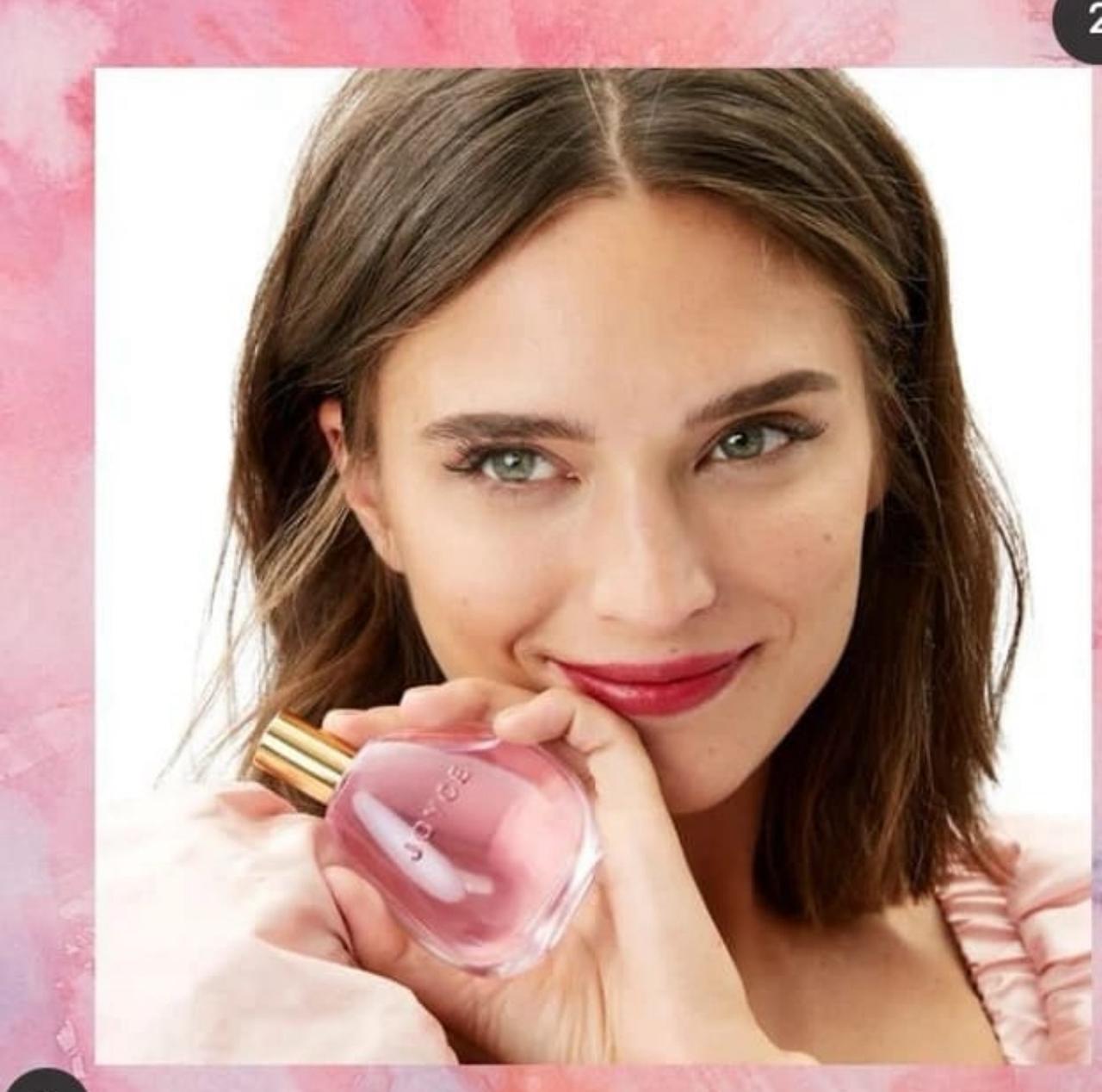 Elegant floral–musk blend